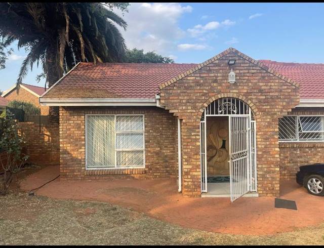 3 BEDROOM HOUSE FOR SALE IN LAUDIUM
